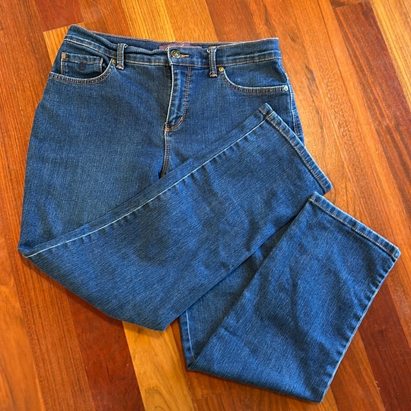 Size 6 Gloria Vanderbilt jeans - Amanda cut - Picture 1 of 12